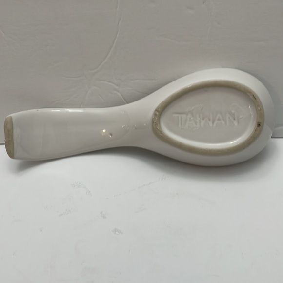 Vintage Ceramic Spoon Rest made in Taiwan White with blue stripe & Tulips 7.5" - Picture 2 of 2